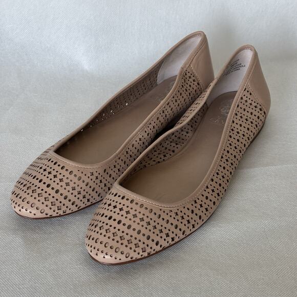 Vince Camuto Slip On Flats Sz 9M breathable cutout detail Taupe - Picture 2 of 14